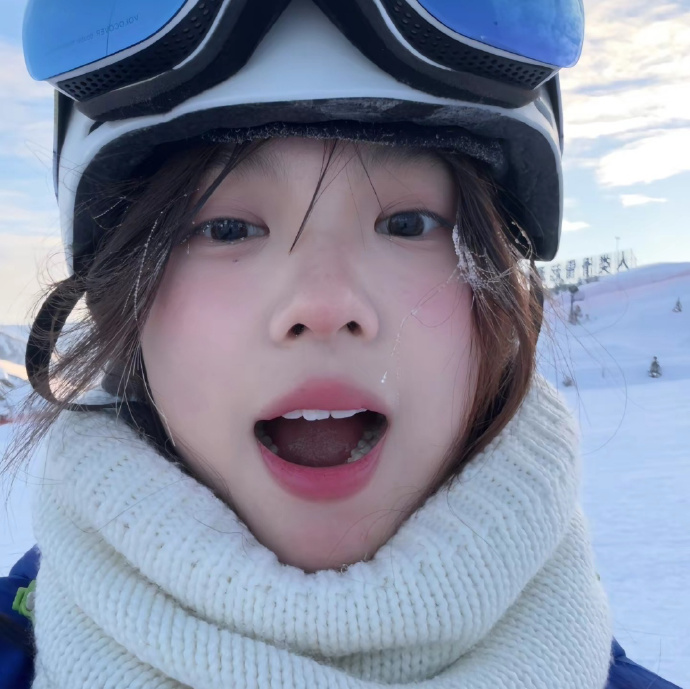 海风不解旧人意，飞鸟已过万重山